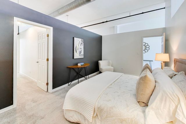 1907 N MILWAUKEE Avenue 306, Chicago, IL 60647