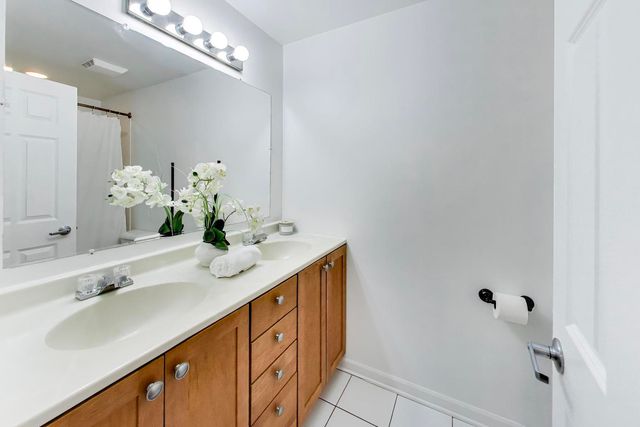 1907 N MILWAUKEE Avenue 306, Chicago, IL 60647