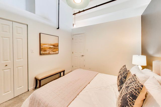 1907 N MILWAUKEE Avenue 306, Chicago, IL 60647