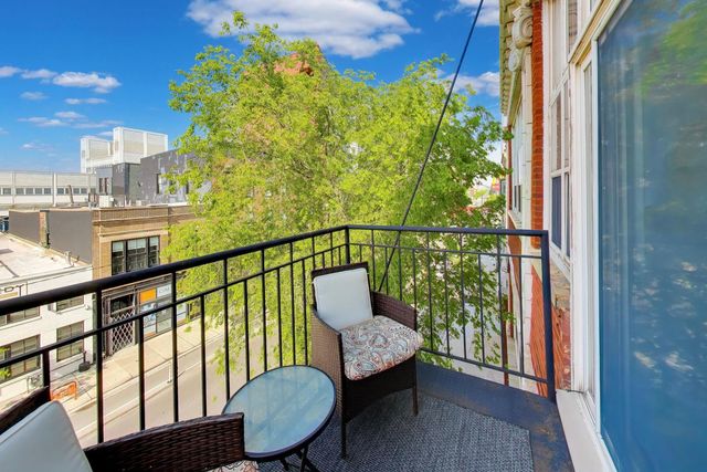 1907 N MILWAUKEE Avenue 306, Chicago, IL 60647