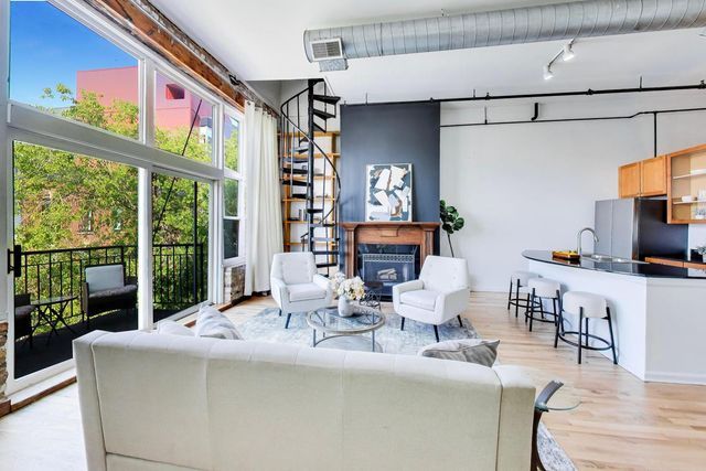 1907 N MILWAUKEE Avenue 306, Chicago, IL 60647