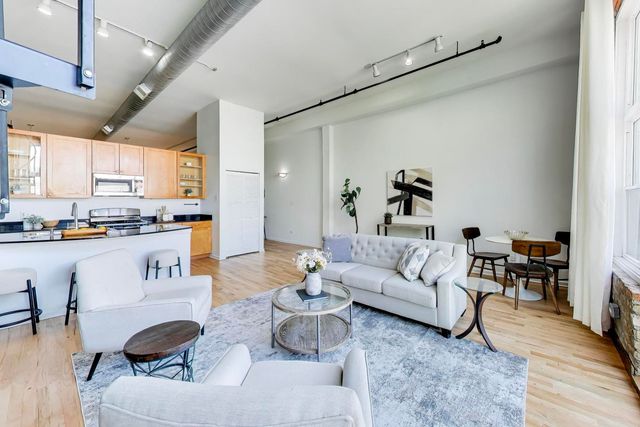1907 N MILWAUKEE Avenue 306, Chicago, IL 60647
