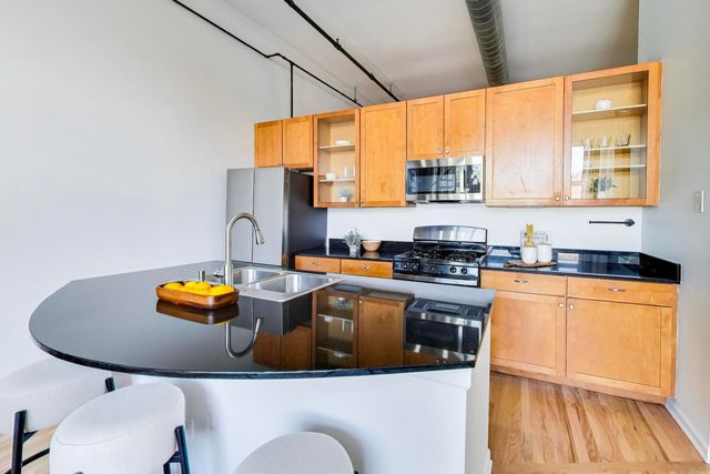 1907 N MILWAUKEE Avenue 306, Chicago, IL 60647