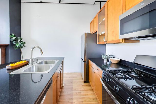 1907 N MILWAUKEE Avenue 306, Chicago, IL 60647