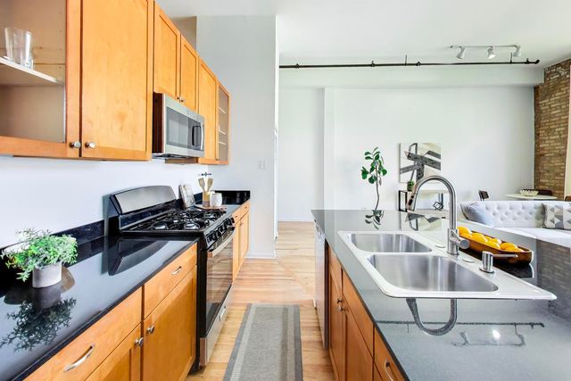 1907 N MILWAUKEE Avenue 306, Chicago, IL 60647