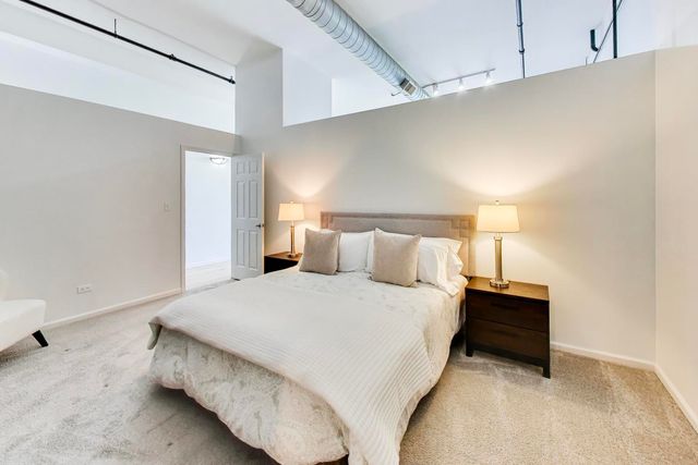 1907 N MILWAUKEE Avenue 306, Chicago, IL 60647