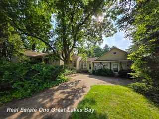 27 N Grout Road, Gladwin, MI 48624