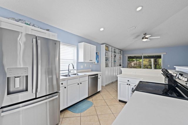 864 NW Waterlily Place, Jensen Beach, FL 34957