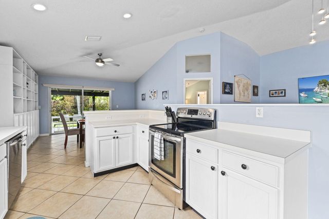 864 NW Waterlily Place, Jensen Beach, FL 34957