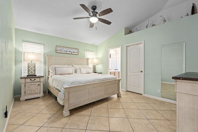 864 NW Waterlily Place, Jensen Beach, FL 34957