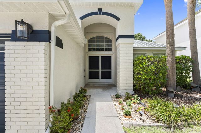 864 NW Waterlily Place, Jensen Beach, FL 34957