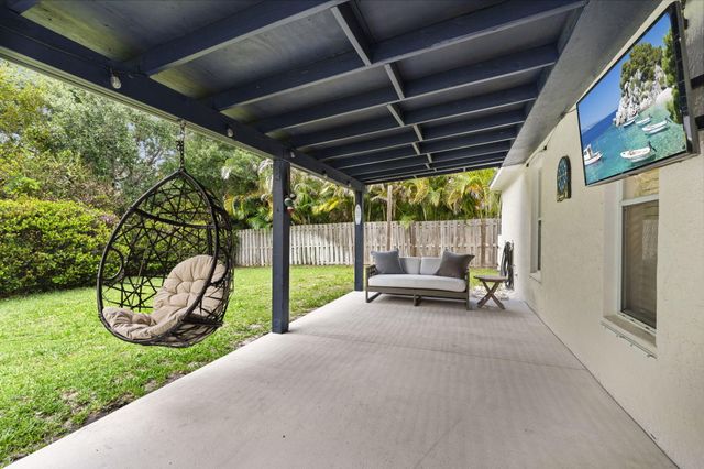 864 NW Waterlily Place, Jensen Beach, FL 34957