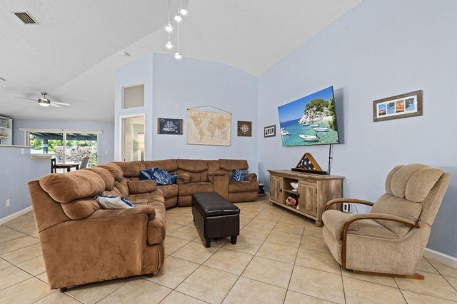 864 NW Waterlily Place, Jensen Beach, FL 34957