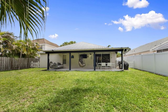 864 NW Waterlily Place, Jensen Beach, FL 34957