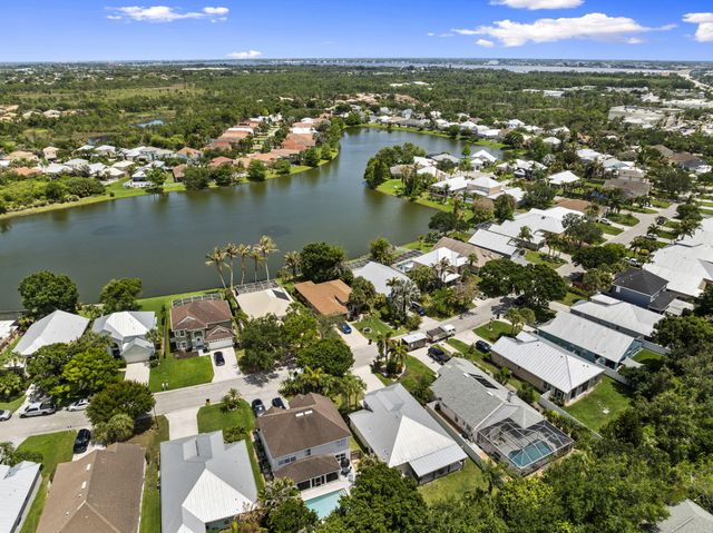 864 NW Waterlily Place, Jensen Beach, FL 34957