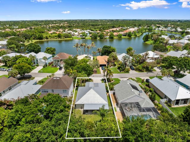 864 NW Waterlily Place, Jensen Beach, FL 34957