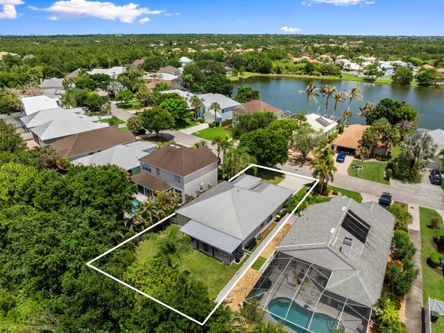 864 NW Waterlily Place, Jensen Beach, FL 34957