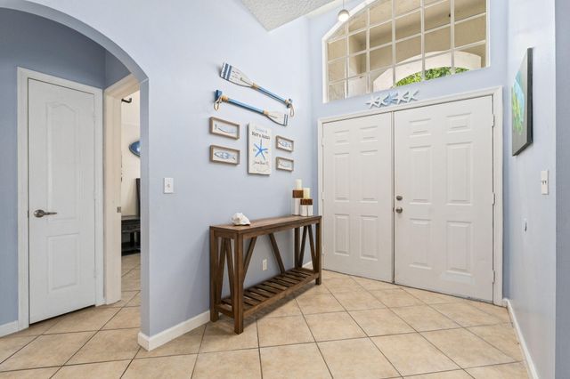 864 NW Waterlily Place, Jensen Beach, FL 34957