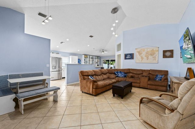 864 NW Waterlily Place, Jensen Beach, FL 34957