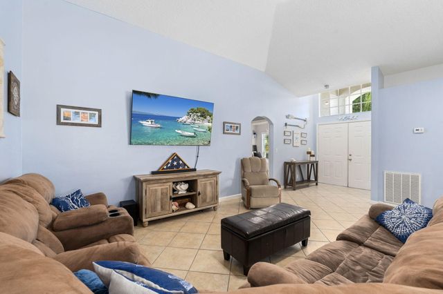 864 NW Waterlily Place, Jensen Beach, FL 34957