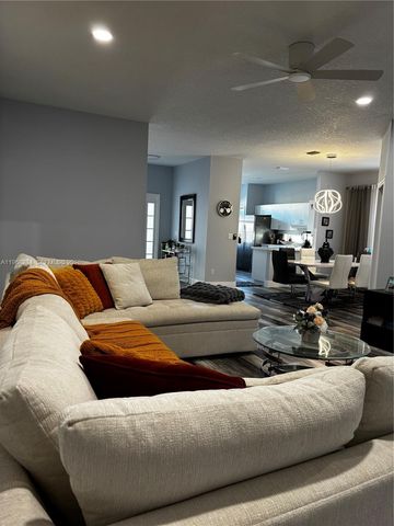 822 NW Sorrento Ln, Saint Lucie West, FL 34986