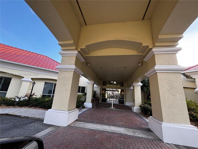 822 NW Sorrento Ln, Saint Lucie West, FL 34986