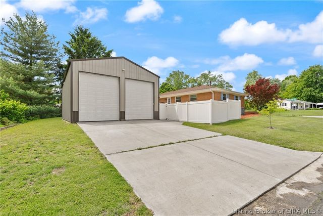 2720 Wahoo Drive, New Albany, IN 47150