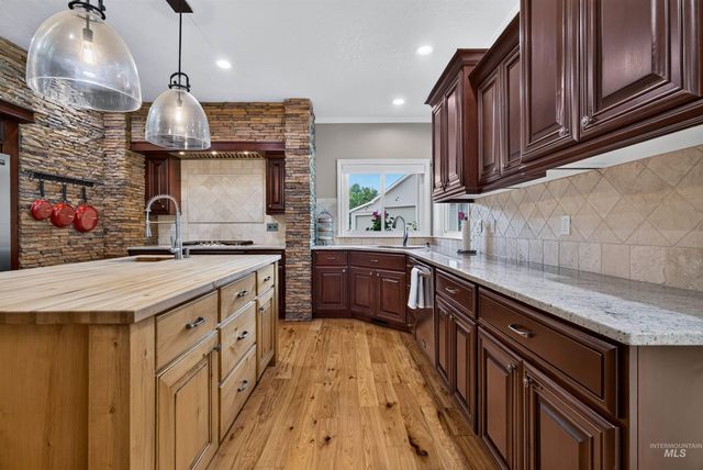 2684 W Champagne Drive, Eagle, ID 83616