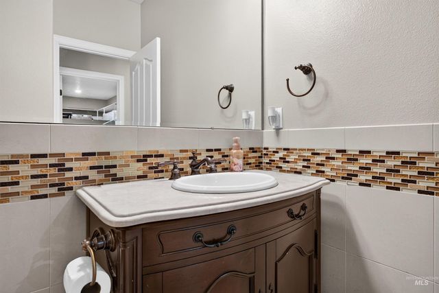 2684 W Champagne Drive, Eagle, ID 83616