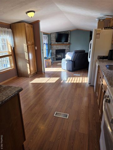 8 Greenrose Drive, Marlboro, NY 12542