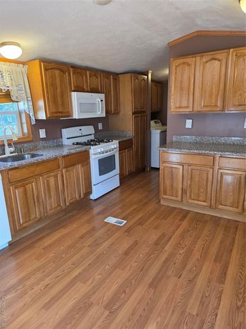 8 Greenrose Drive, Marlboro, NY 12542