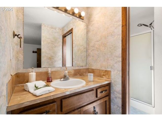 808 Ne 238TH Pl, Wood Village, OR 97060