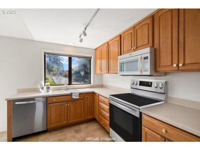 808 Ne 238TH Pl, Wood Village, OR 97060
