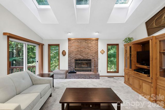 18 E Rosewood Trail, Hendersonville, NC 28739