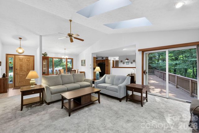 18 E Rosewood Trail, Hendersonville, NC 28739
