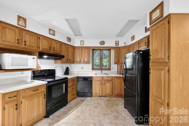 18 E Rosewood Trail, Hendersonville, NC 28739