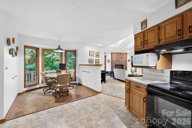 18 E Rosewood Trail, Hendersonville, NC 28739
