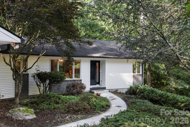 18 E Rosewood Trail, Hendersonville, NC 28739