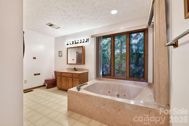 18 E Rosewood Trail, Hendersonville, NC 28739