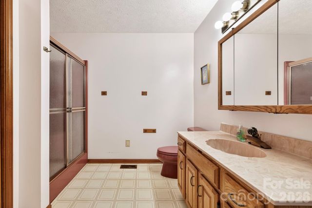18 E Rosewood Trail, Hendersonville, NC 28739