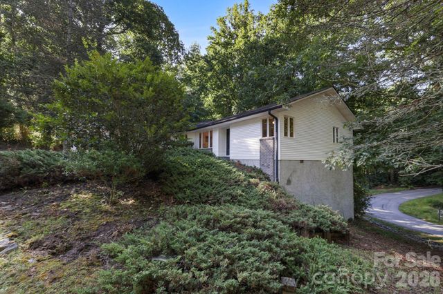 18 E Rosewood Trail, Hendersonville, NC 28739