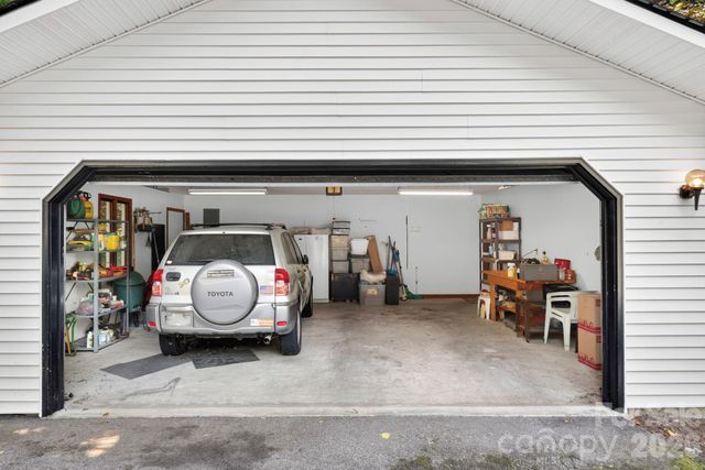 18 E Rosewood Trail, Hendersonville, NC 28739