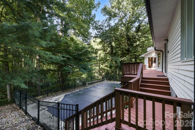 18 E Rosewood Trail, Hendersonville, NC 28739