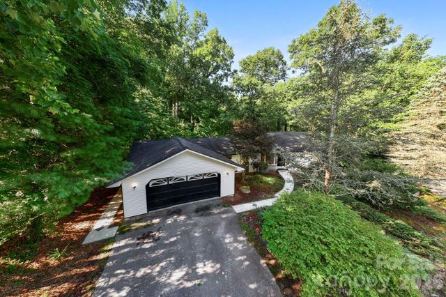 18 E Rosewood Trail, Hendersonville, NC 28739