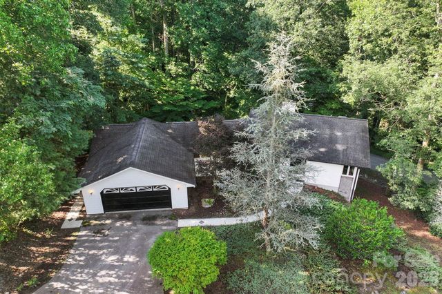 18 E Rosewood Trail, Hendersonville, NC 28739