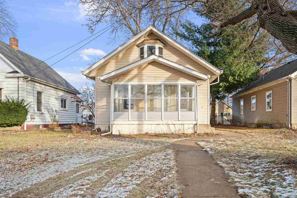 1916 31st Street A, Moline, IL 61265