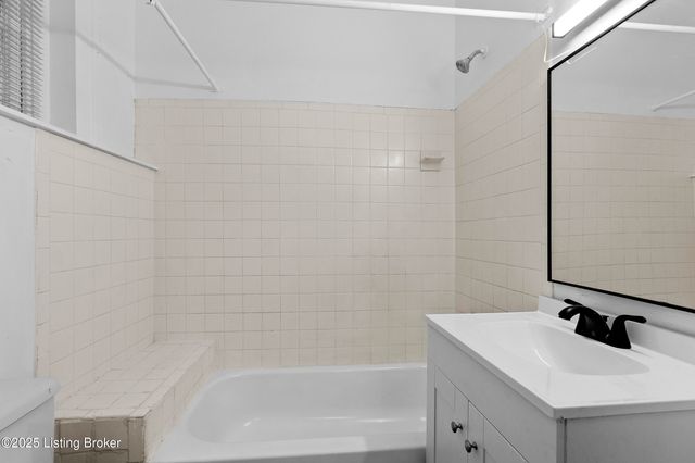 1042 S 6th St, Louisville, KY 40203