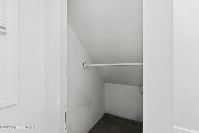 1042 S 6th St, Louisville, KY 40203