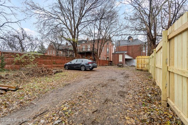 1042 S 6th St, Louisville, KY 40203