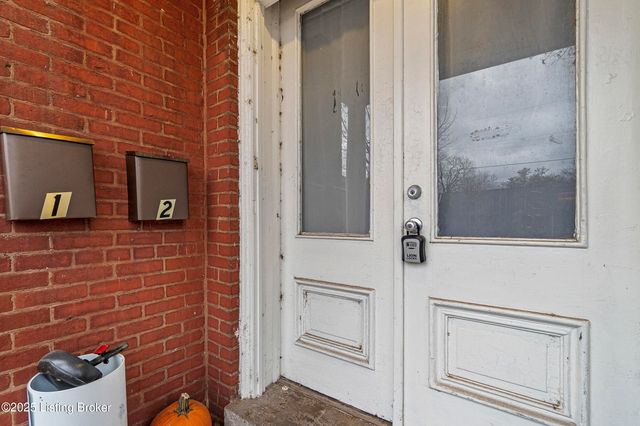 1042 S 6th St, Louisville, KY 40203